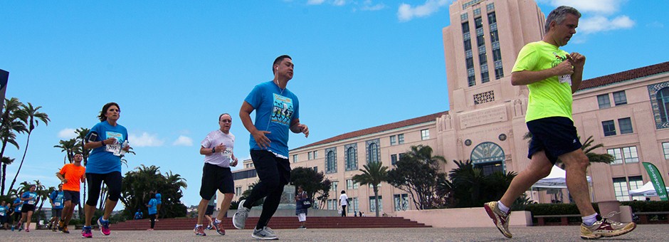5K Fitness Challenge Photo of Runners NEar County Building